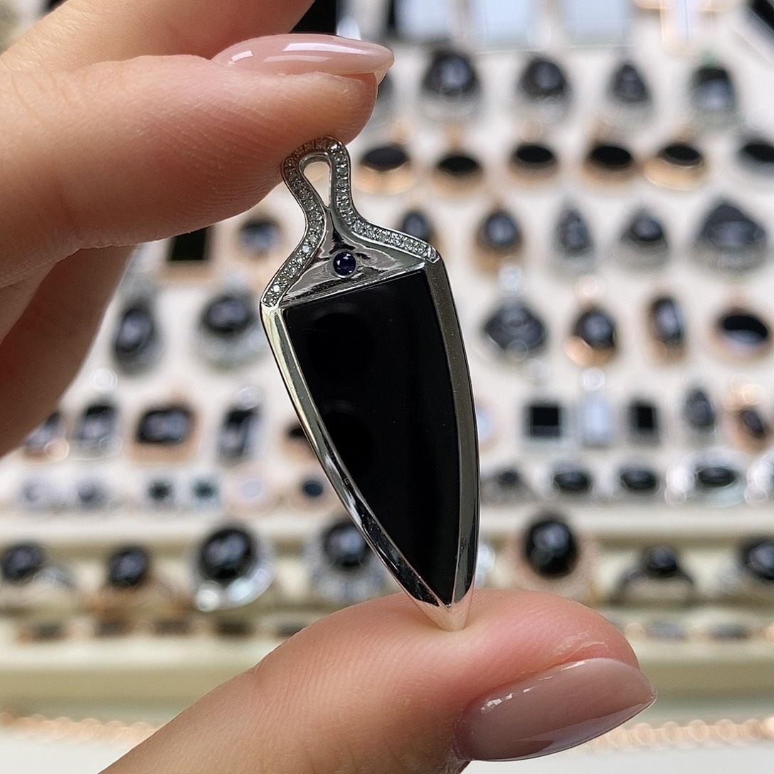 翡翠18K金镶嵌颈饰天然翡翠墨翠