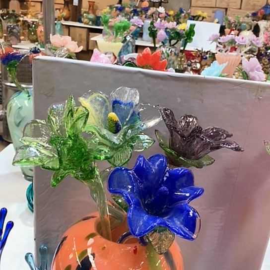 琉璃花瓶高45厘米宽9厘米