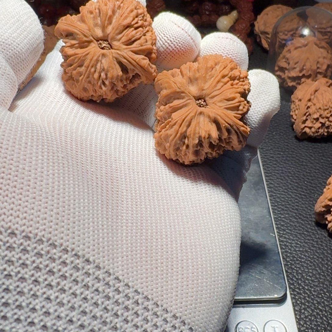 斛***欢文玩核桃吊坠有色差有黄有修