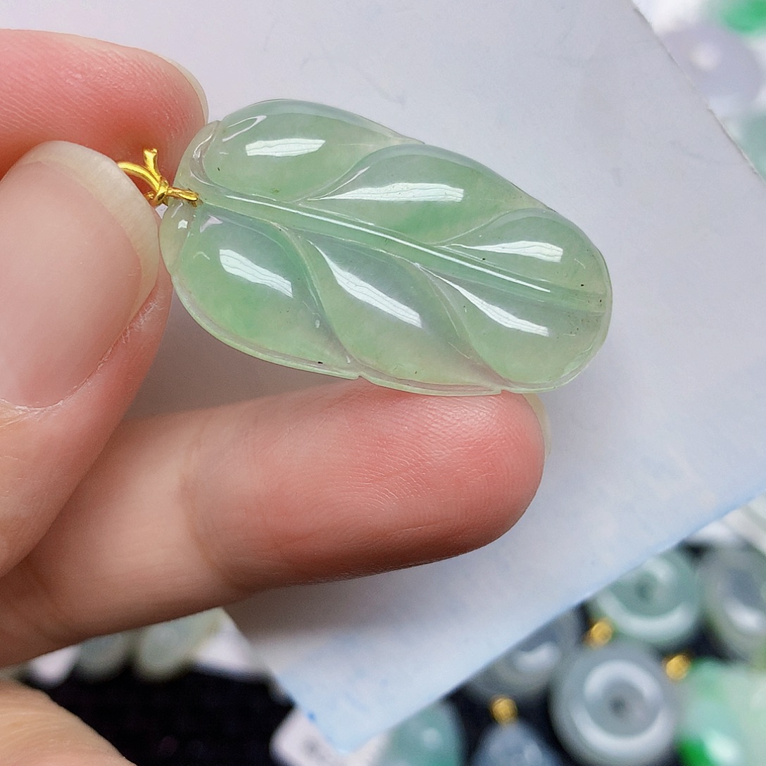 翡翠18K金镶嵌颈饰4566788