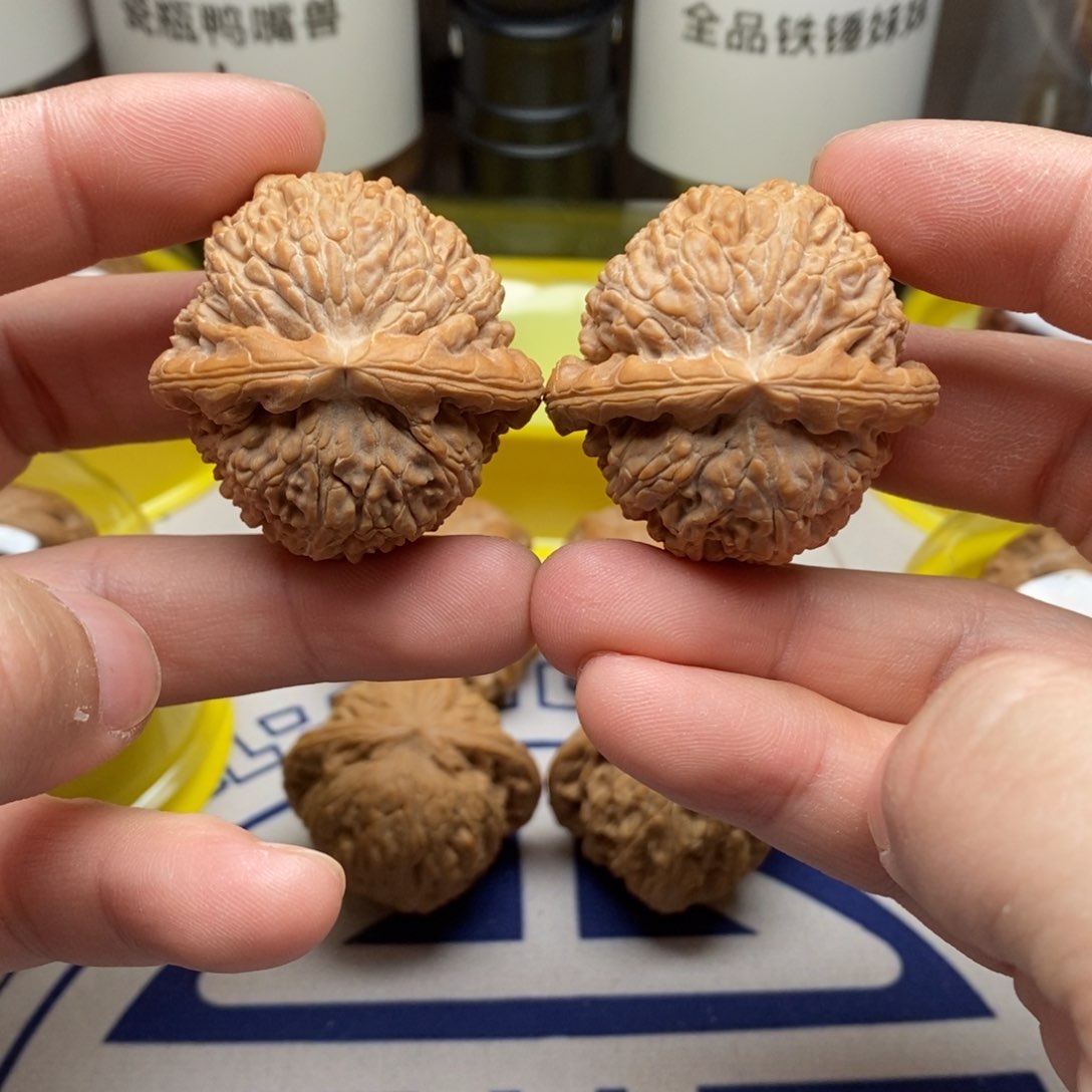 核桃把件三九白狮子