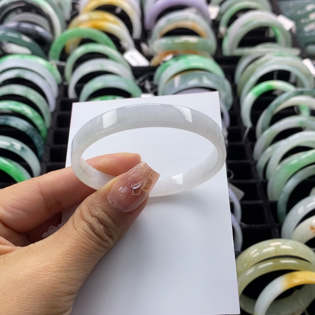 翡翠手镯未镶嵌公主方50