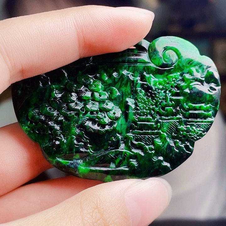 翡翠未镶嵌颈饰多样性