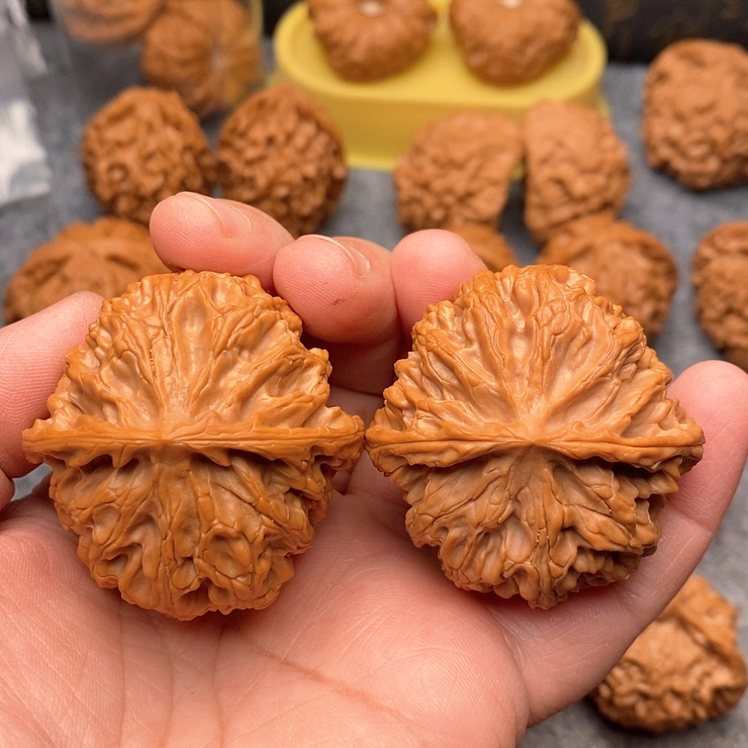 文玩核桃把件44红皮肉球苹果园