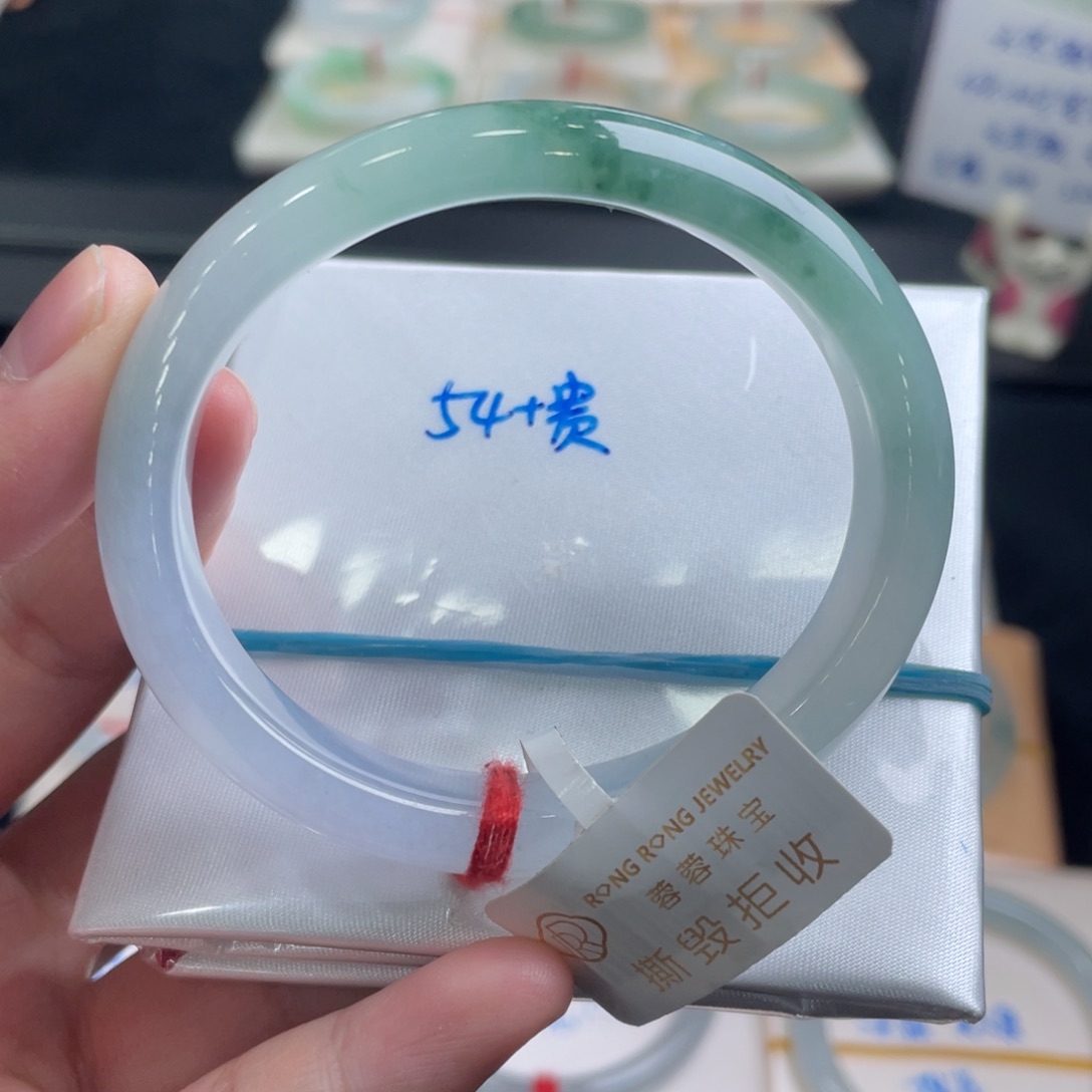 翡翠手镯未镶嵌翡翠手镯