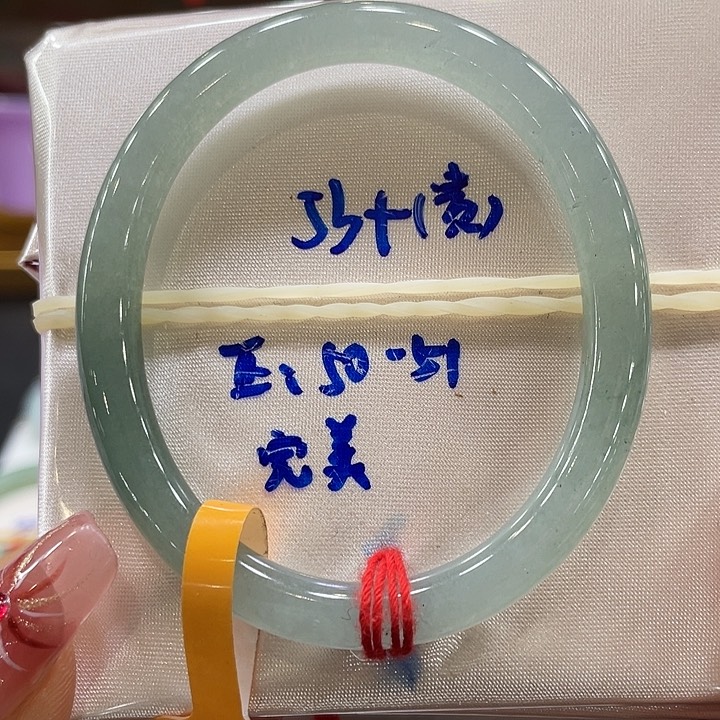 翡翠手镯未镶嵌翡翠手镯