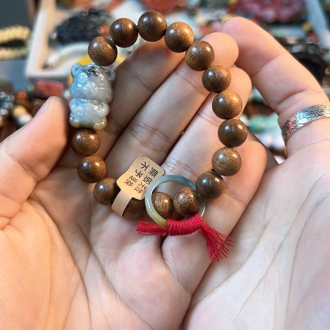 翡翠颈饰未镶嵌手串