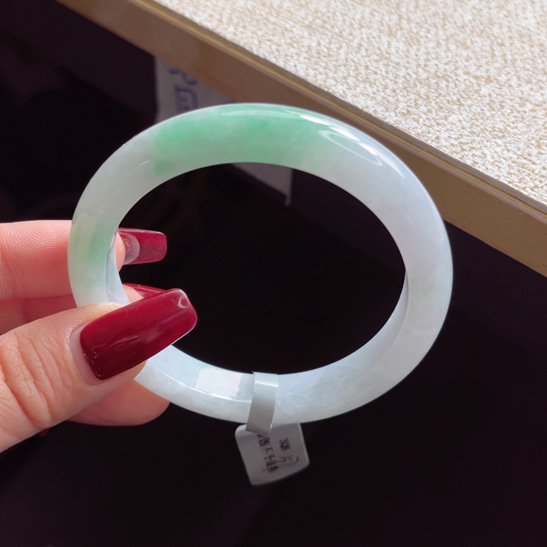 翡翠手镯未镶嵌手镯