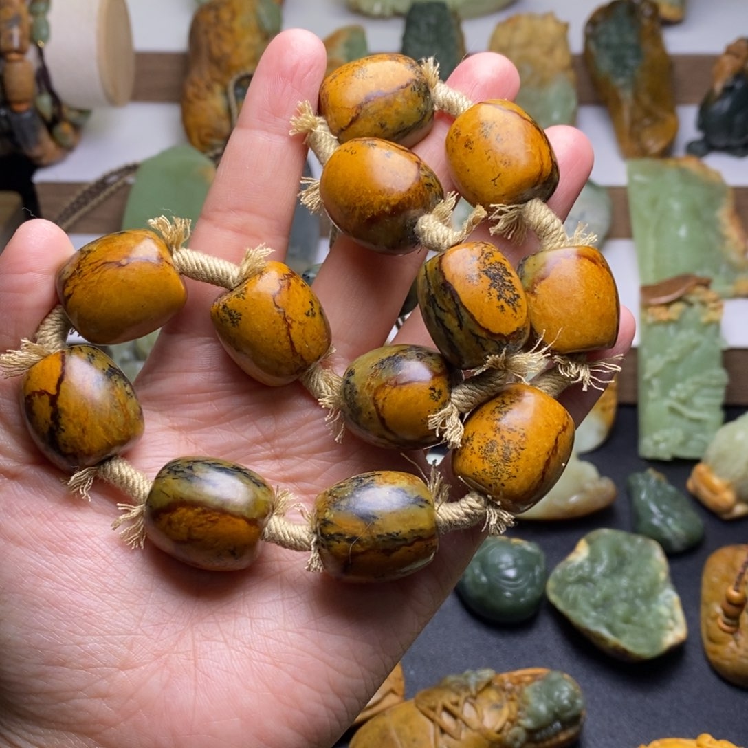 岫岩河磨玉（透闪石质玉）手持未镶嵌烟****司