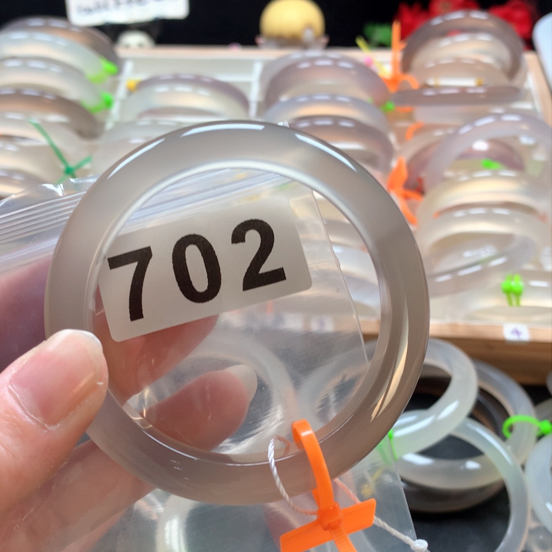 玛瑙/玉髓手镯未镶嵌一****?