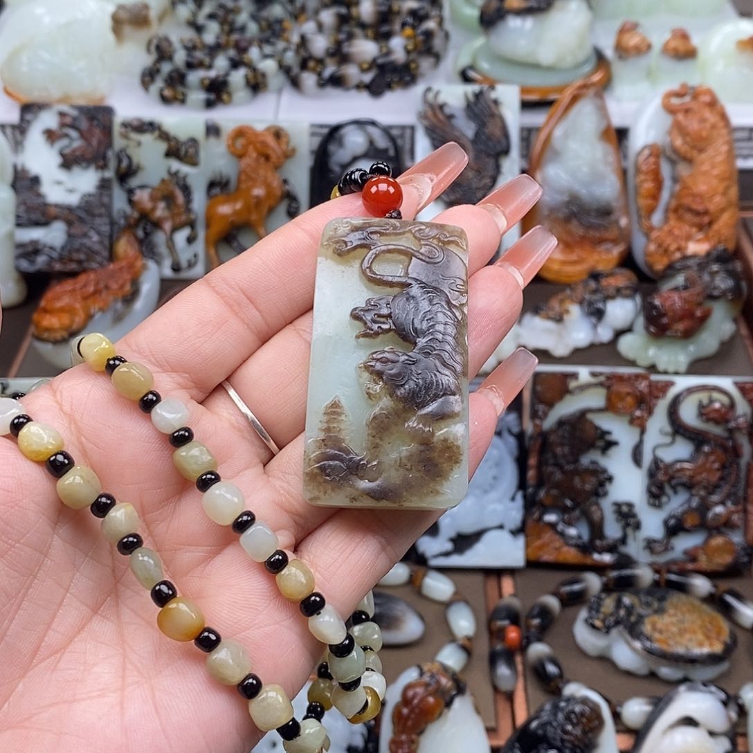 颈饰未镶嵌和田玉