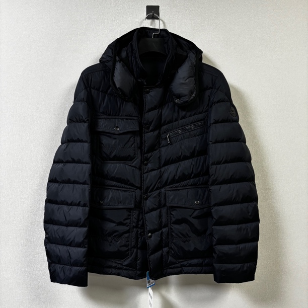 99新 MONCLER 盟可睐经典徽标羽绒服/4码/价13000
