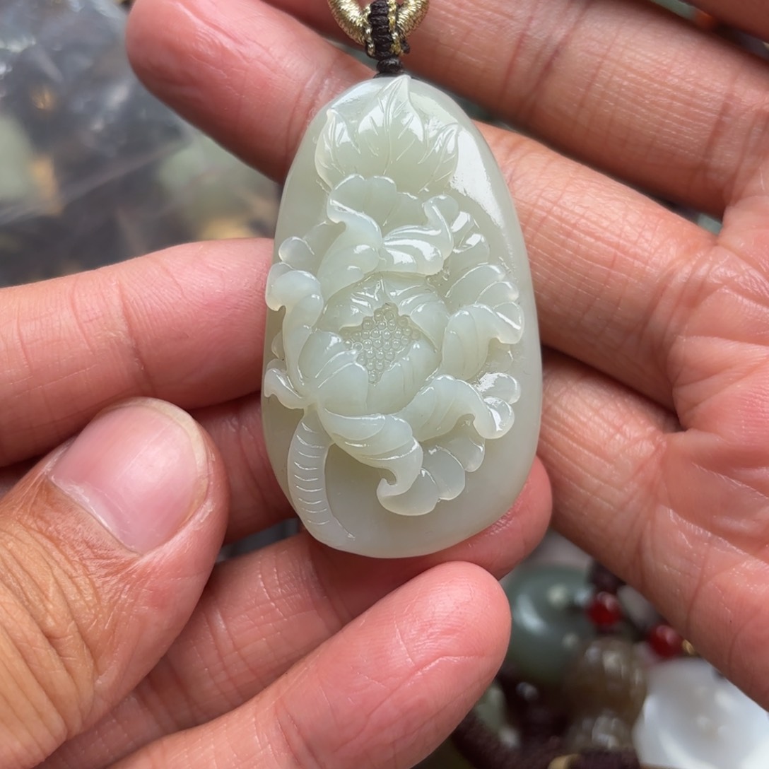 和田玉未镶嵌颈饰泡*?