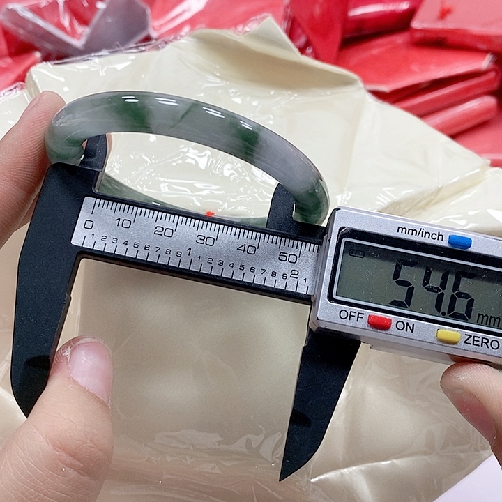 翡翠手镯未镶嵌89                 