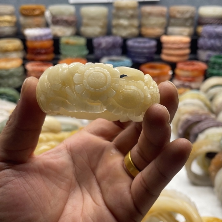 石英岩玉未镶嵌手镯