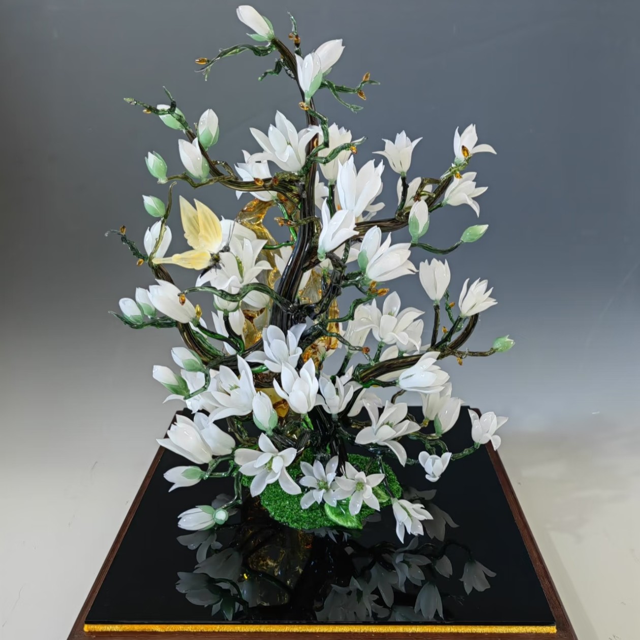 淄博琉璃博物馆展品江山处处春玉兰