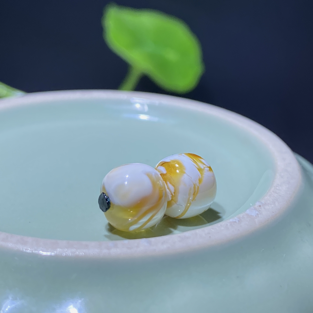 金漆白溶洞拉丝纹沁红妖老型蜜蜡对珠同料 8*7mm