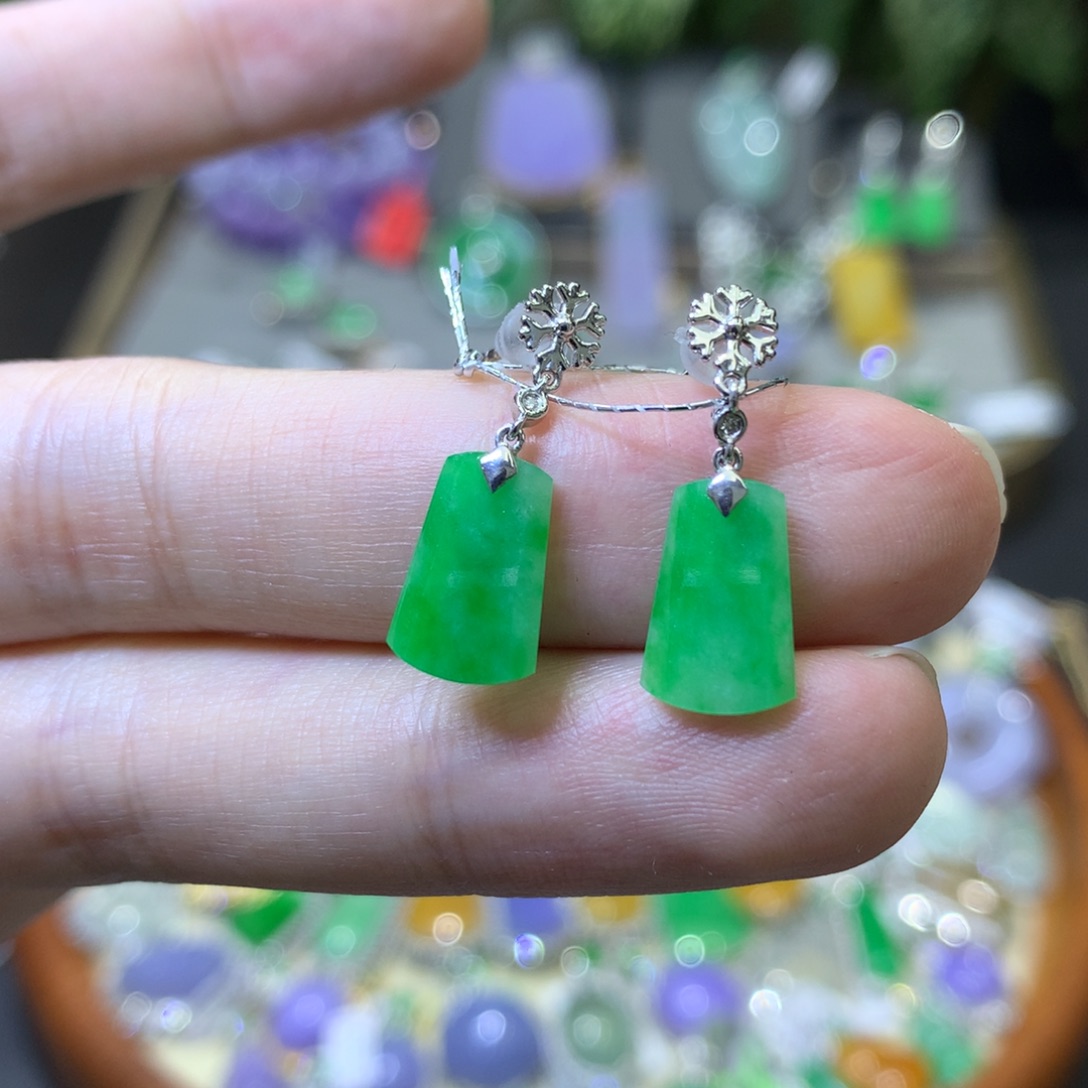 颈饰18K金镶嵌翡翠