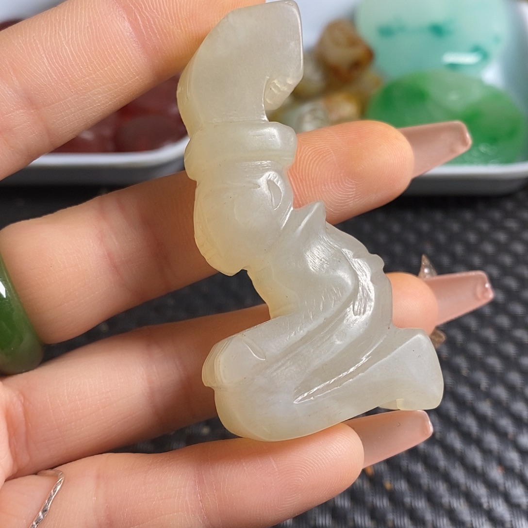 蛇纹石玉未镶嵌颈饰