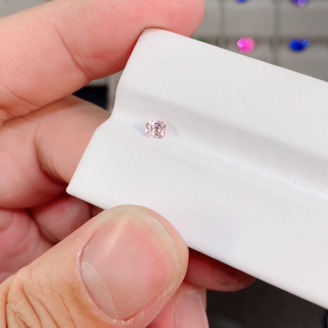 蓝宝石裸石未镶嵌无烧蓝宝石 0.32ct