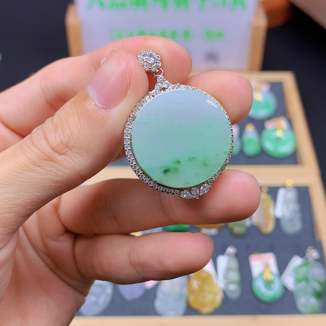 翡翠未镶嵌颈饰翡翠