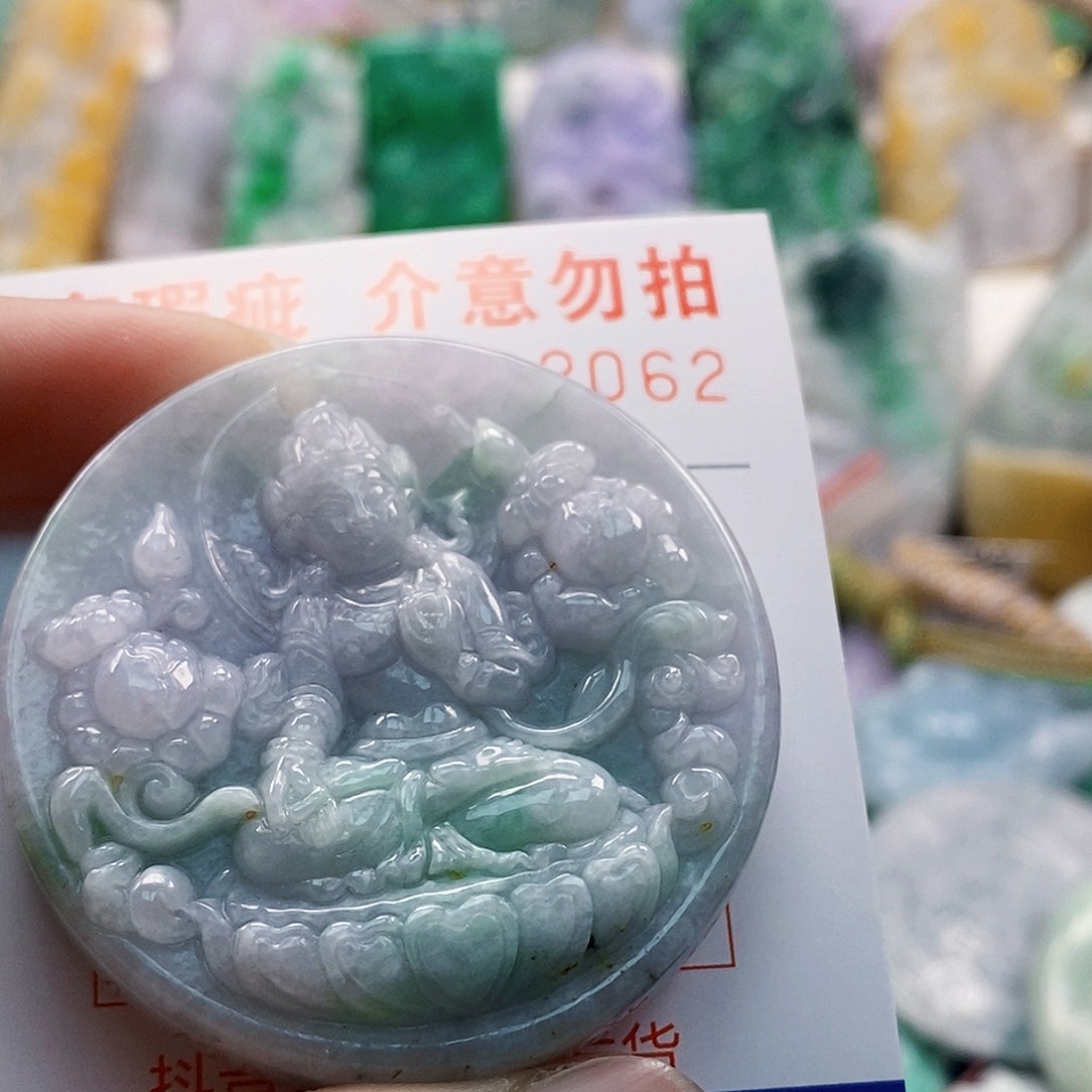 吊坠(不含链)未镶嵌翡翠