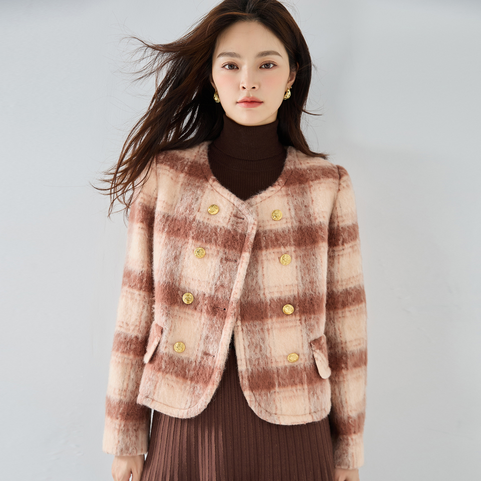 【盛都】新款圆领双排渐变格纹香风外套短款气质羊毛呢大衣15353