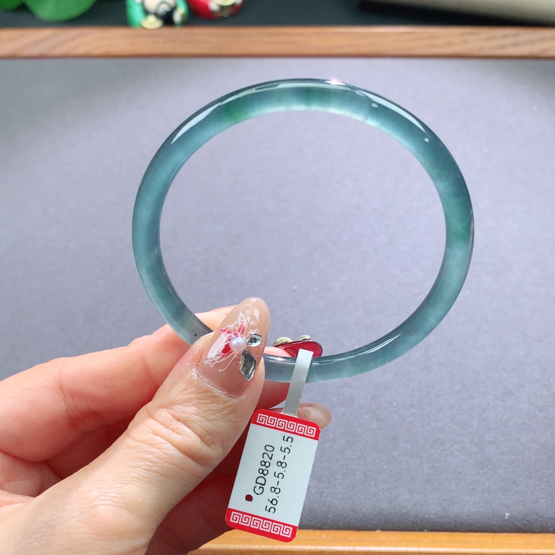 翡翠手镯未镶嵌天然翡翠手镯