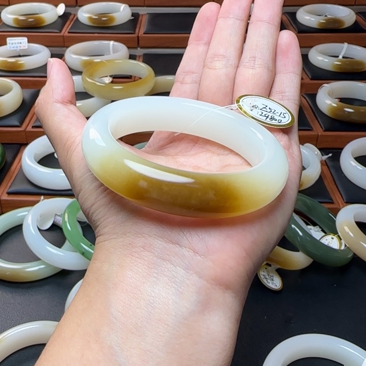 未镶嵌手镯和田玉红糖润白56.8