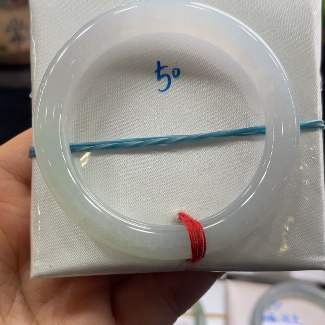 翡翠手镯未镶嵌翡翠手镯