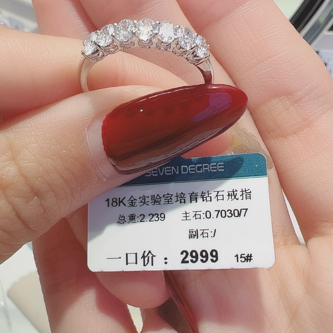 实验室培育钻石18K金镶嵌小**蛋培育