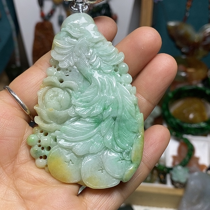 翡翠未镶嵌吊坠(赠链)