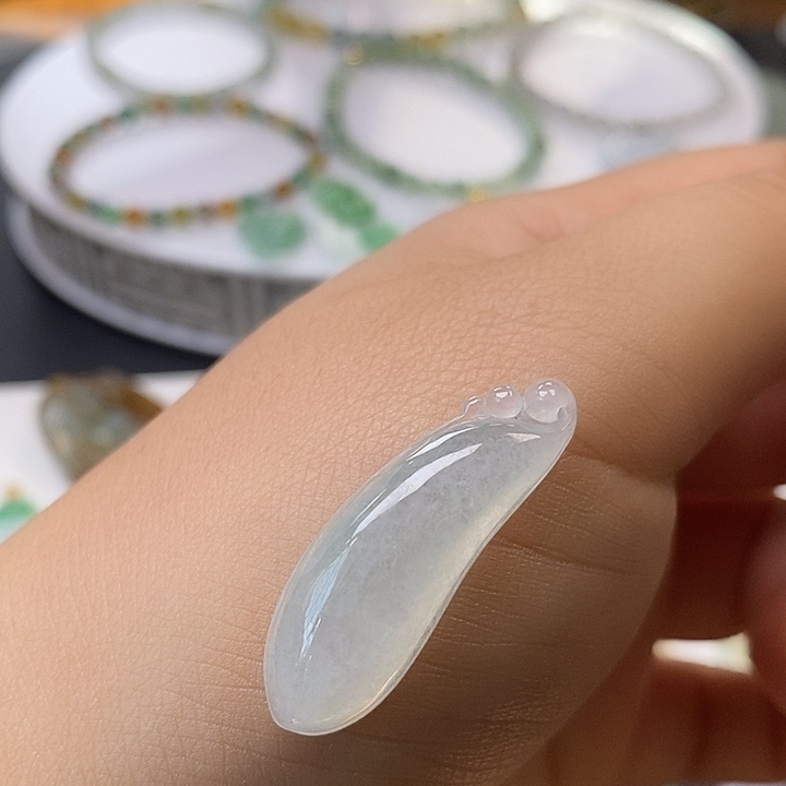 翡翠未镶嵌颈饰白冰福瓜