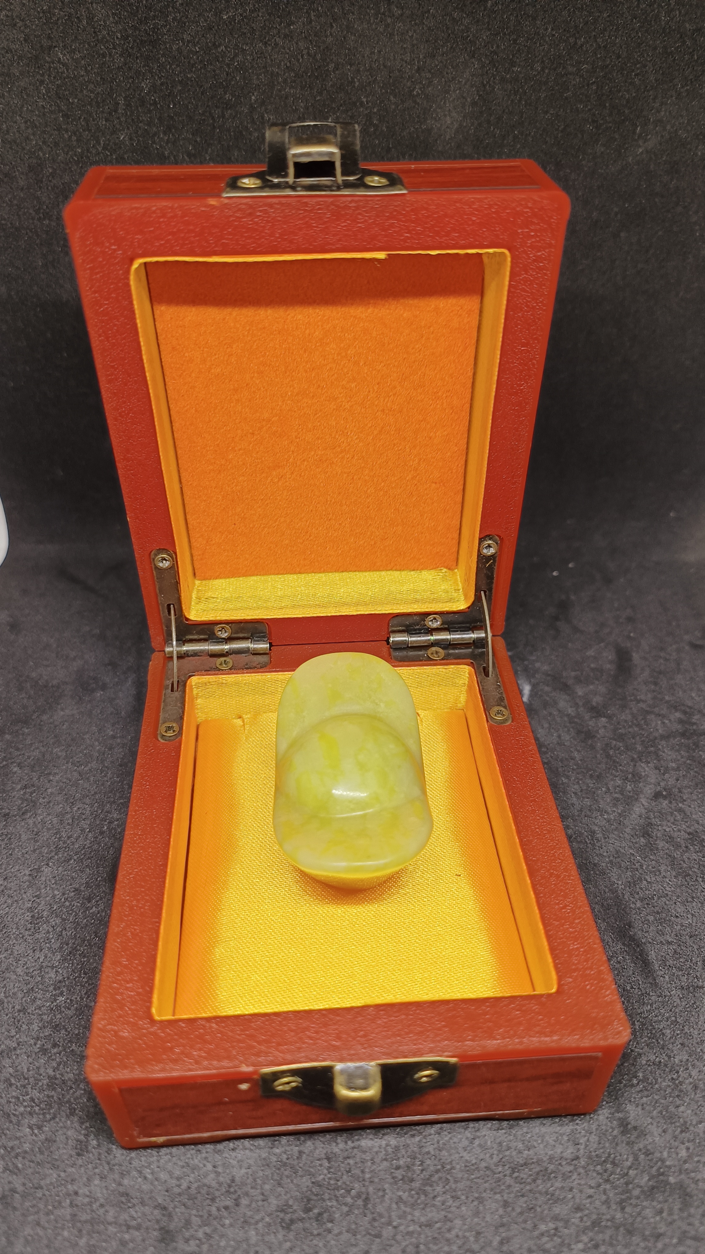 岫玉手工雕刻金元宝天然玉色美观小摆随机发货