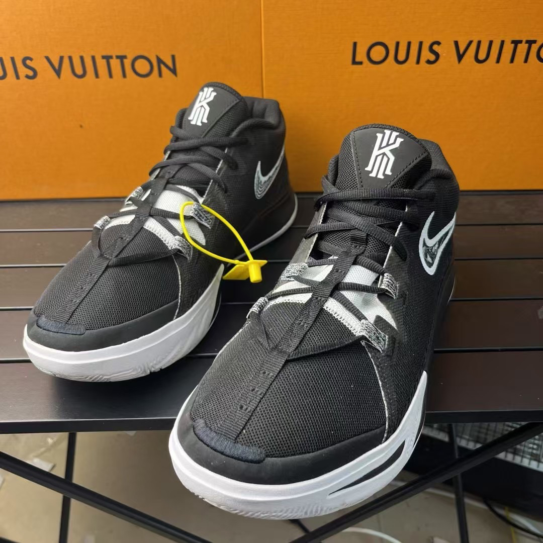 95新 maje 95新阳/44.5码/欧文6 EP 黑白