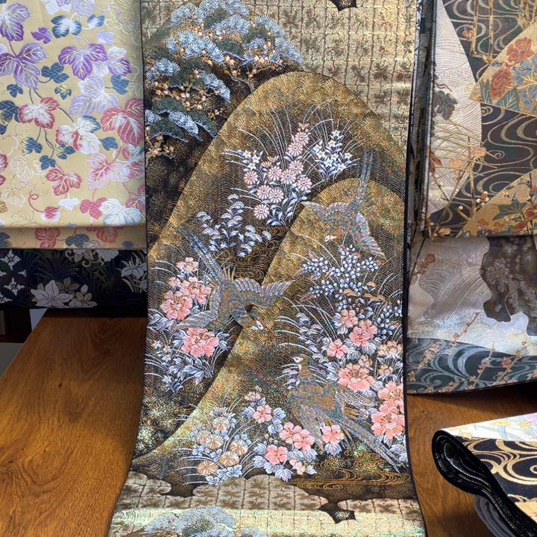 织绣六通深山花鸟纹