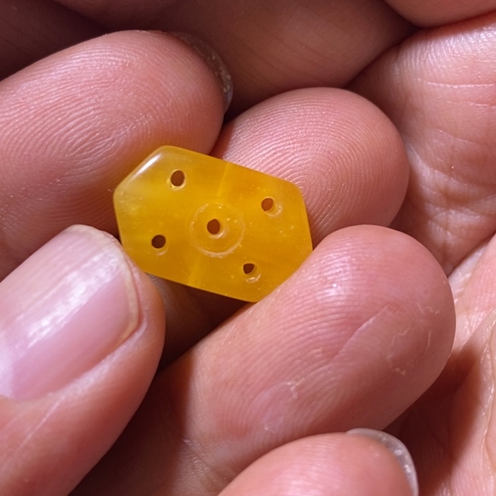 蜜蜡裸石未镶嵌配饰