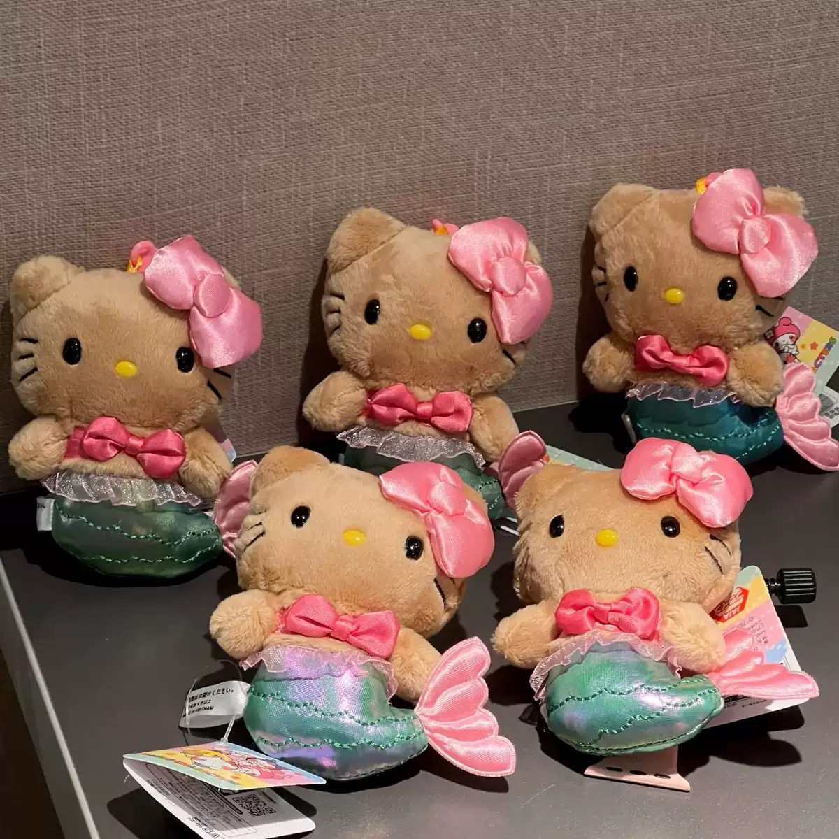 【宝藏库】美版夏威夷黑皮镭射粉美人鱼kitty挂件