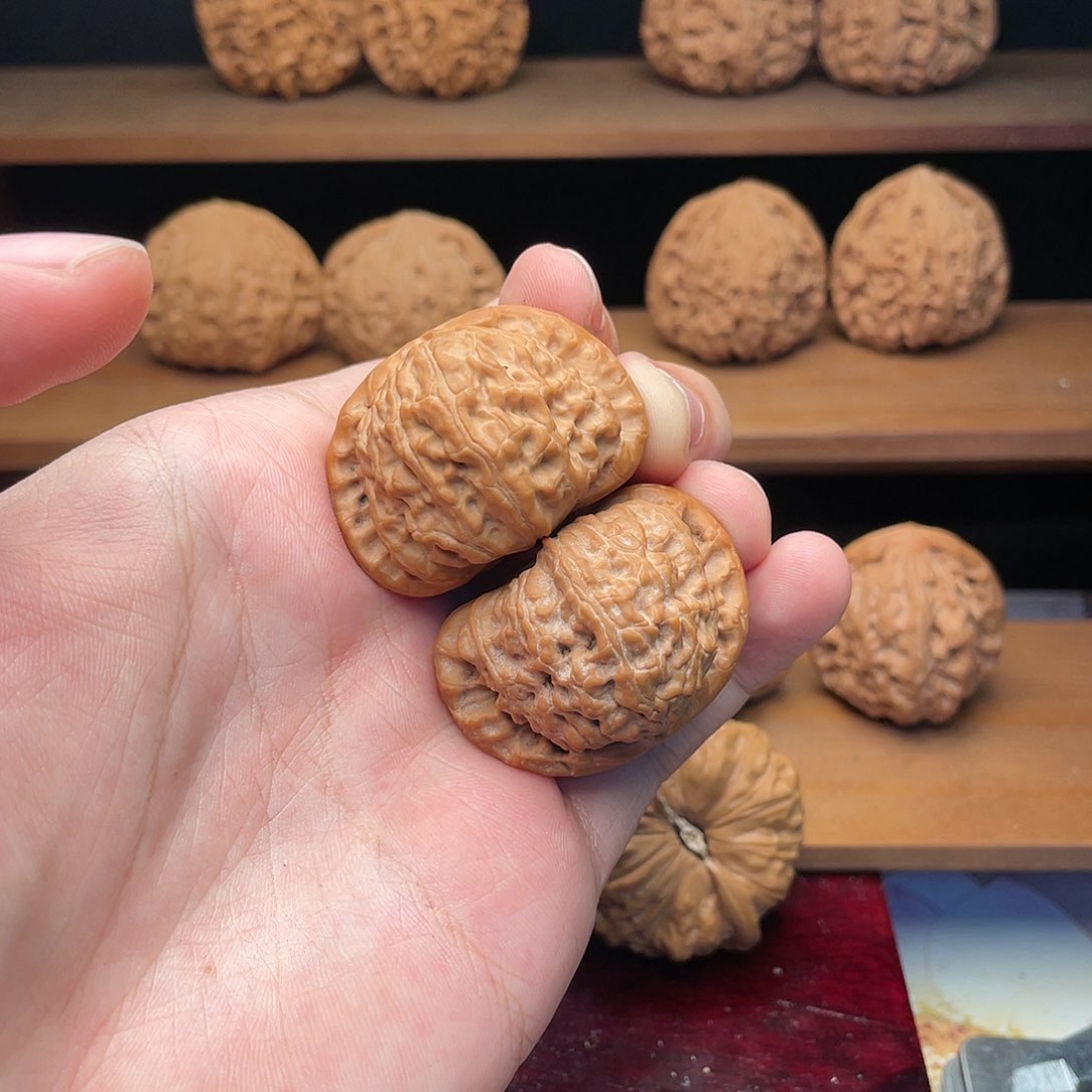 文玩核桃把件满***子40毕业球白