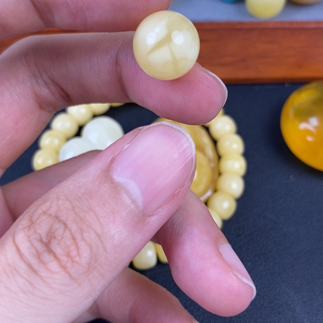 琥珀未镶嵌珠宝奇石30