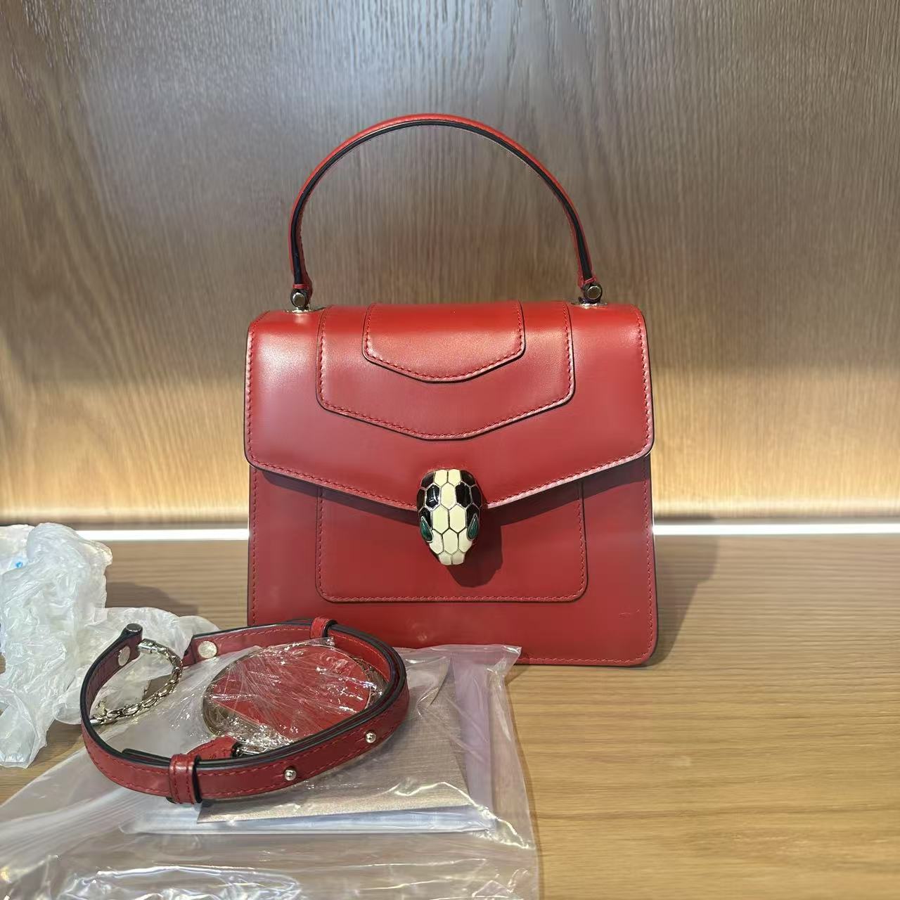 99新 BVLGARI/宝格丽 飞小雨Fisoy/ 蛇头红色风琴斜挎包