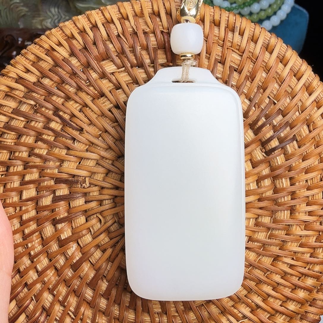 ℳ****和田玉（糖玉）未镶嵌颈饰