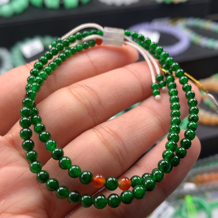 翡翠手镯未镶嵌卡