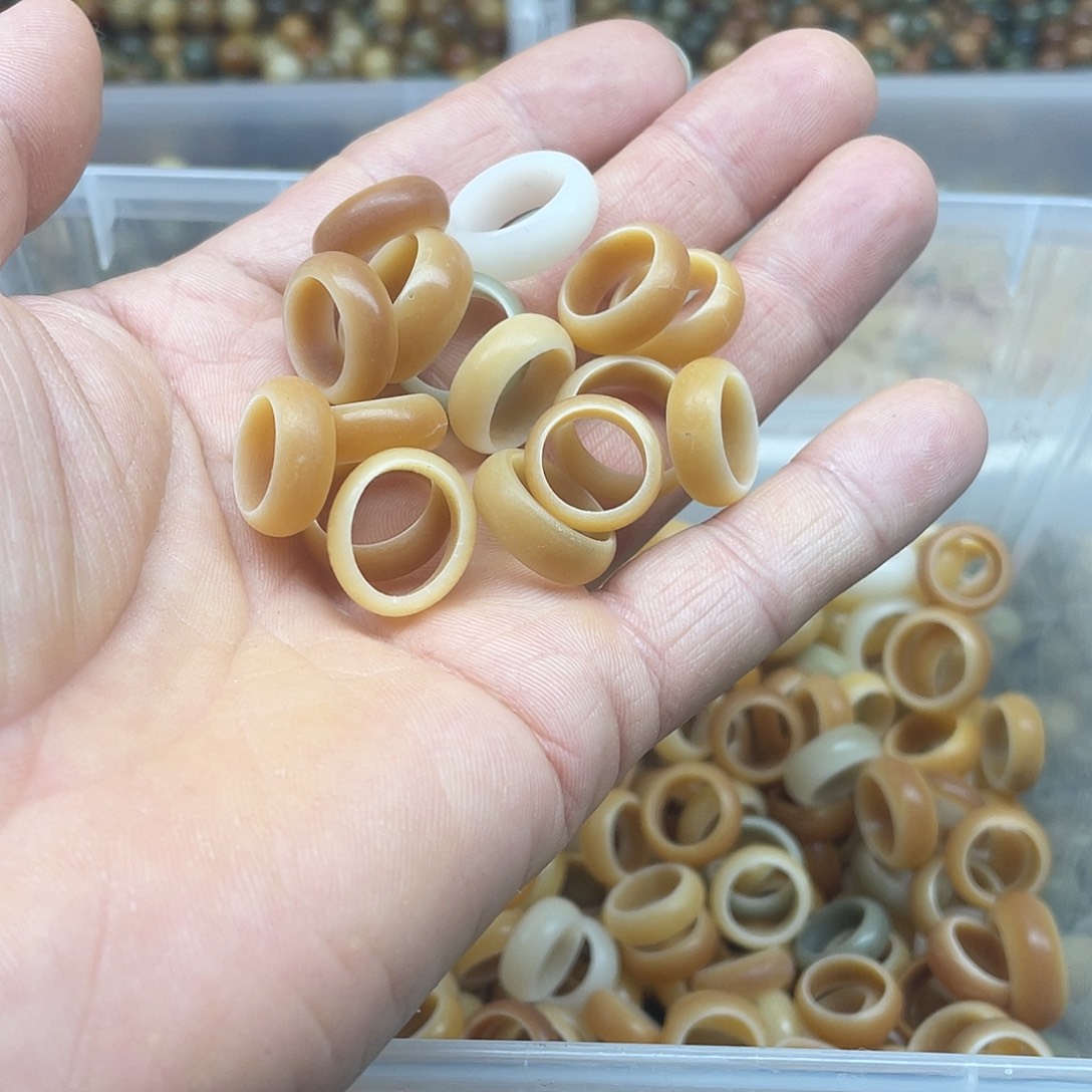 白玉菩提吊坠瑕疵跑环5颗