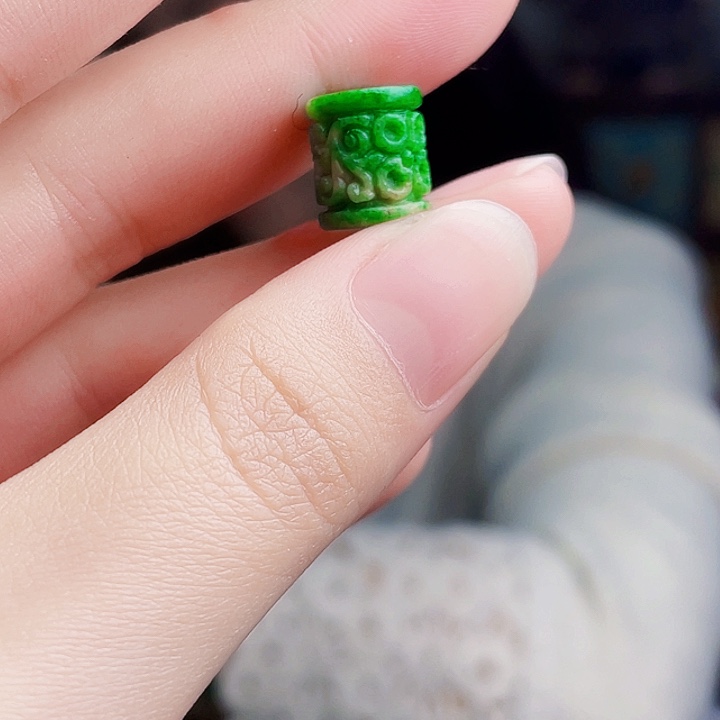 翡翠未镶嵌颈饰多样性