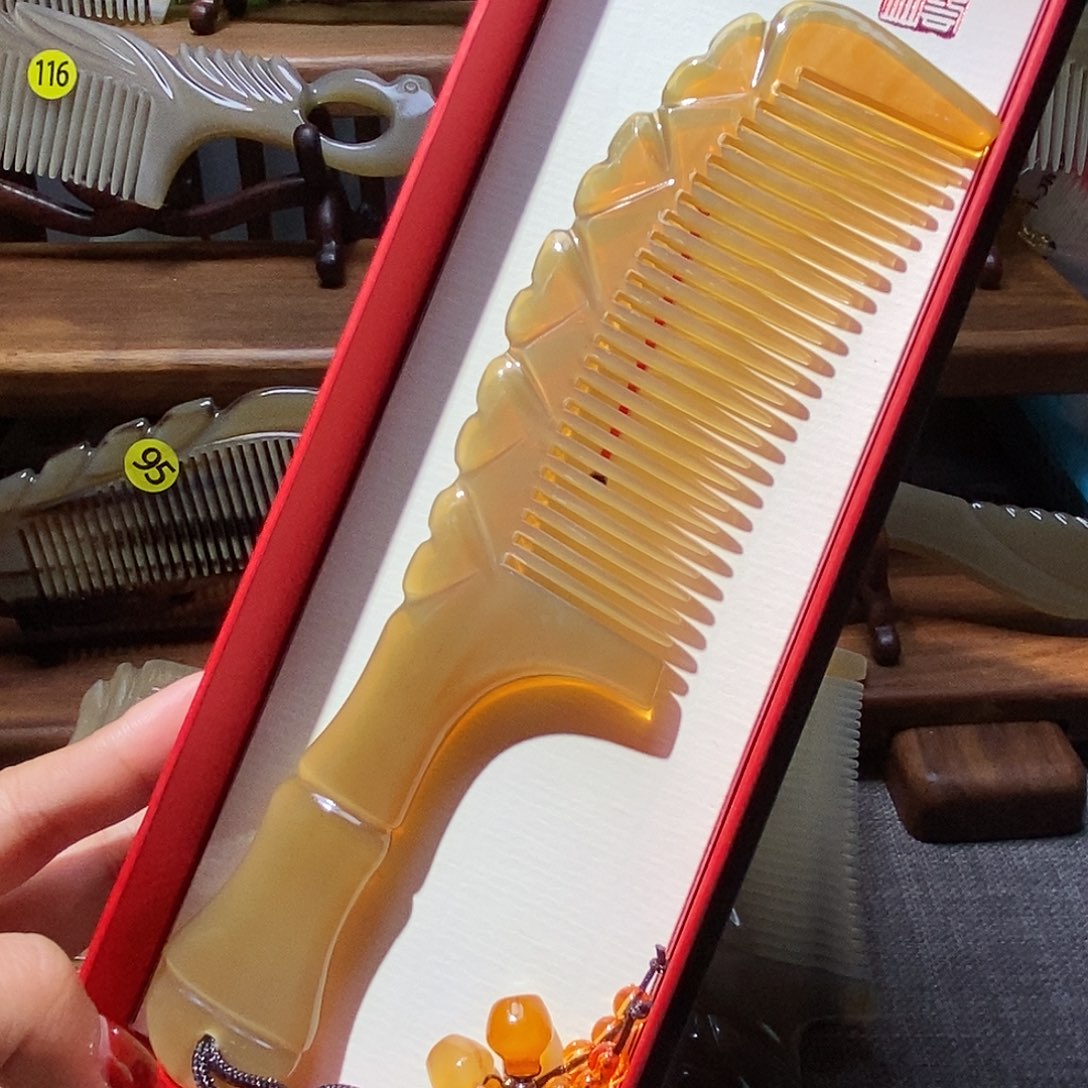 138 枫叶牛角梳牛角梳