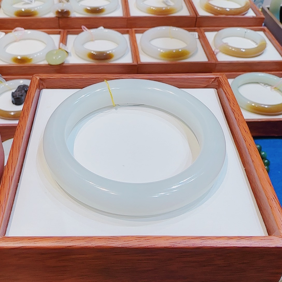 和田玉手镯未镶嵌娟*羊脂白53