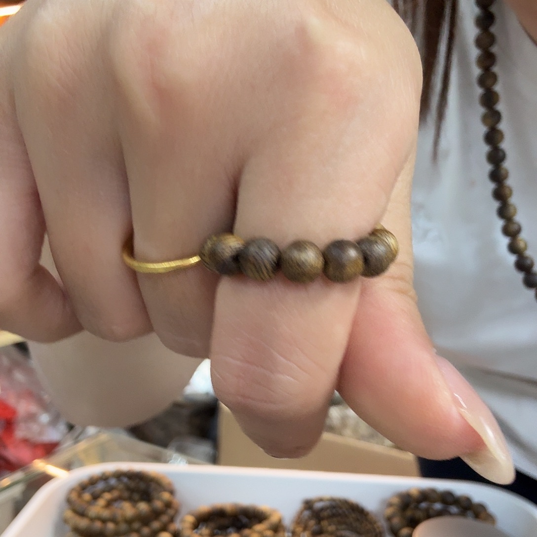 沉香碎屑沉香沉香奇楠99沉小戒指圆珠