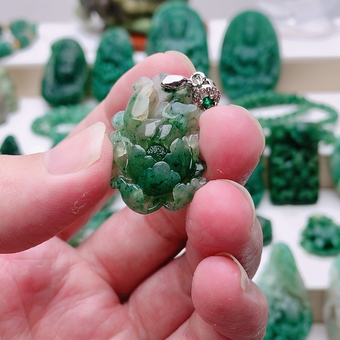 独山玉未镶嵌吊坠