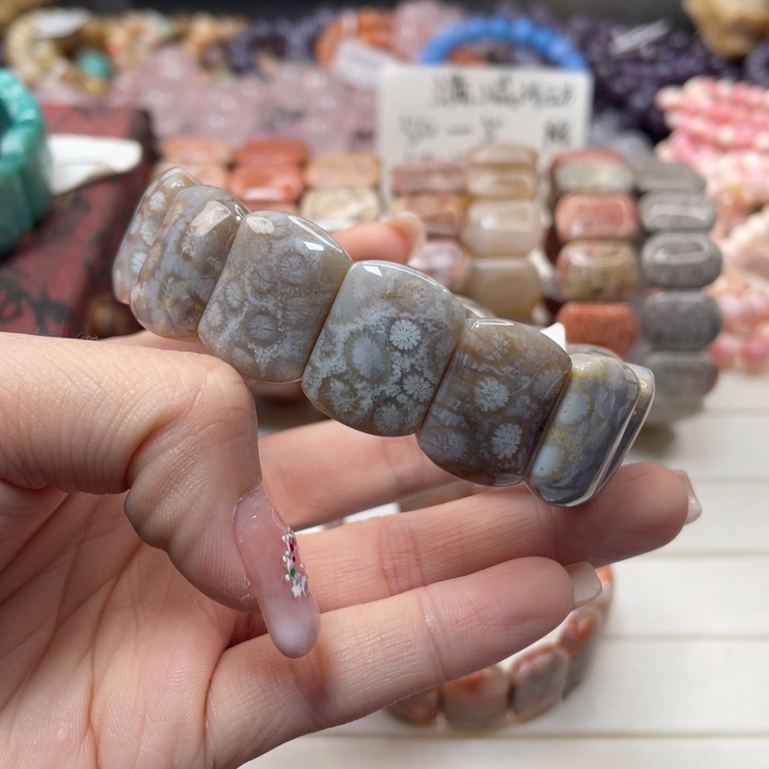 未镶嵌手链硅化玉红****鞋096